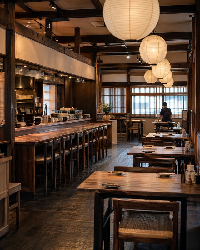 居酒屋のホール